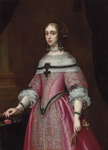 Porträt einer Dame, dreiviertellang, in einem bestickten rosa Kleid, aufwendiger Kopfschmuck und Ohrringe, hält Handschuhe in der linken Hand und eine Rose in der rechten, eine drapierte Säule im Hintergrund