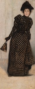 Frau in einem weißen Kleid mit Polka-Dots