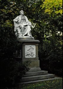 Denkmal zu Ehren des österreichischen Komponisten Franz Peter Schubert (1797-1828) in Wien, Stadtpark, Österreich von Karl Kundmann