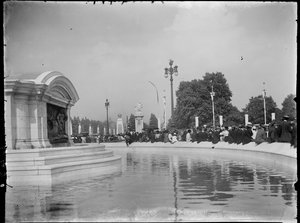 Queen Victoria Memorial, The Mall, St James, City Of Westminster, London von Katherine Jean Macfee