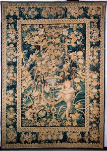Wandteppich. Enghien. Junge, der einem wilden Tier gegenübersteht (Bambin taquinant un jeune fauve, De knaap met het jonge wilde dier). 363 cm x 259 cm. Ein Junge oder Putto, der ein wildes Tier, vielleicht einen Leoparden, mit einer Birne an einem Stock n von Alec Hunter
