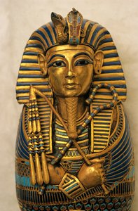 Kanopenkästchen für Eingeweide, Tutanchamun; Ausstellung; Katalog; Neues Reich; Ägypten von Kenneth Garrett