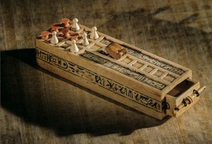 Elfenbein-Spielbrett, 20 Felder mit Spielsteinen