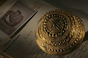 Krottdorf-Goldhut, Himmelscheibe; Bronzezeit; Alte Kulturen; Deutschland von Kenneth Garrett
