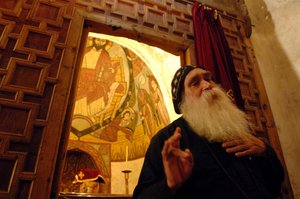 Kloster des Heiligen Antonius, Vater Ruwais, koptischer Mönch, Ägypten, Evangelium von Judas; Codex, 2006 (Foto)