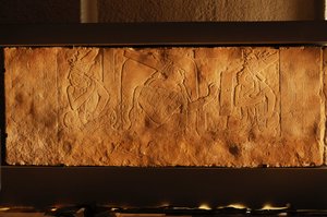Thronbank von Tempel 19, Palenque, Mexiko, Schnitzerei von Akhal Mo Nab, 2005 (Foto) von Kenneth Garrett