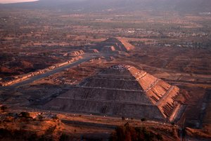 Teotihuacan; Pyramide des Mondes; Pyramiden; Mesoamerika; Mexiko; Alte Kulturen, 2005 von Kenneth Garrett