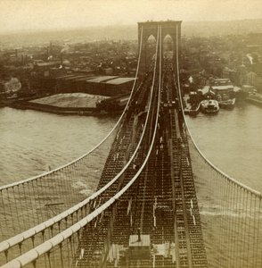 Brooklyn von einem der Türme der Hängebrücke, New York, USA von Kilburn Brothers