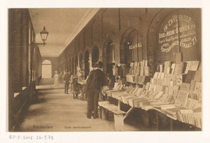 Bücherstand von Aäron Eliazer van Kollem in der Oudemanhuispoort