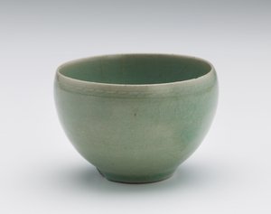 Tasse mit eingravierter Blumendekoration von Korean School