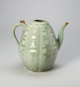 Melonenförmiger Krug mit stilisierten Blumenschwüngen