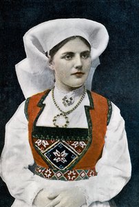 Frau in norwegischer Nationaltracht
