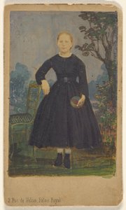 [Unidentifizierte junge Frau, die einen Ball hält]