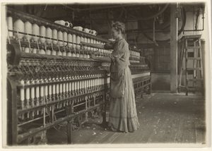 In einer altmodischen Textilfabrik (Spinner) von Lewis W. Hine
