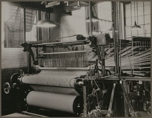 Ein Jacquard-Webstuhl von Lewis Wickes Hine