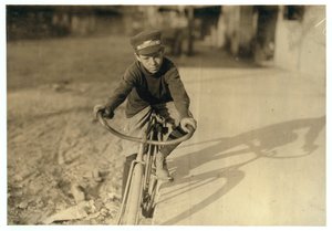 Curtin Hines, 14 Jahre alt, Western Union Bote seit 6 Monaten, Houston, Texas, 1913 von Lewis Wickes Hine