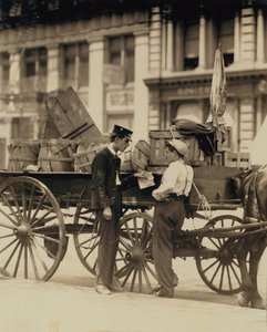 Botenjungen im Gespräch am Union Square, New York