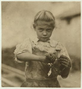 Rosie, 7 Jahre alt, Analphabetin, arbeitet im zweiten Jahr als Austernöffnerin bei der Varn und Platt Canning Company, Bluffton, South Carolina, 1913