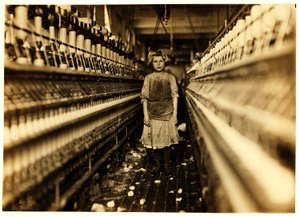 Spinnerin, Globe Cotton Mill, Augusta, Georgia, 1909 von Lewis Wickes Hine