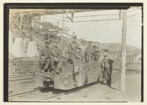 Ohne Titel (Ein ziemlich modernes Kohlebergwerk, elektrifiziert, in Ost-Pennsylvania)
