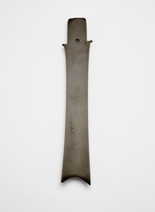 Gabelklinge (zhang), ca. 2000-1700 v. Chr. (Jade, Nephrit)
