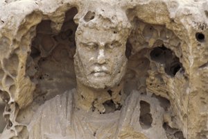 Katakomben von Kom-esh-Shuqafa, Innenraum des Hypogäums (Detail) von Unbekannt Unbekannt