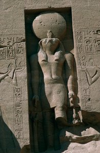 Großer Tempel von Ramses II., Fassade, Nische mit Statue des Sonnengottes Ra, Abu Simbel, Nubien, Ägypten von Unbekannt Unbekannt