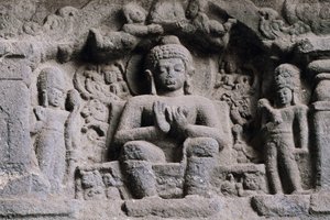 Relief, das Buddha darstellt, Karla-Höhlen, Maharashtra, Indien, 2. Jahrhundert von Unbekannt Unbekannt