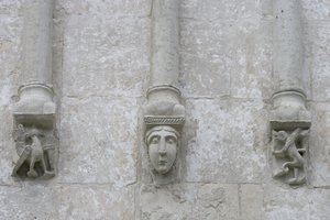 Russland, Wladimir, Bogoljubowo. Skulptierte Dekorationen der Kirche der Fürbitte der Heiligen Jungfrau am Fluss Nerl von Unbekannt Unbekannt