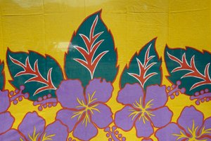 Sarong-Stoff mit Blumenmotiven, Insel Moorea, Gesellschaftsinseln, Französisch-Polynesien (Überseegebiet der Französischen Republik), Detail