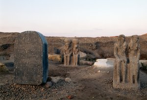 Statuen, die zwei Gottheiten darstellen, archäologische Ausgrabungen in Buto (Tell el-Farain), Ägypten, ägyptische Zivilisation