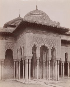 [Hof der Löwen, Alhambra, Granada], 1880er-90er Jahre von Likely Sebastiano Tassinari.