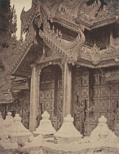 Amerapoora: Tür des Pyathat im Osten des Maha-too-lo-Bounghian Kyoung von Linnaeus Tripe