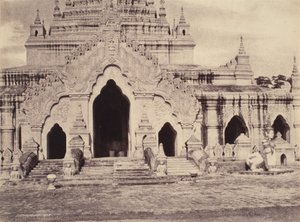Amerapoora: Osttor der Maha-thugea-yan-tee Pagode von Linnaeus Tripe