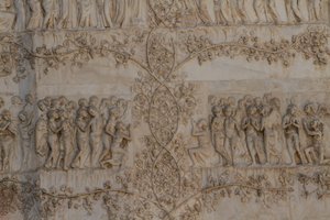 Szenen des Jüngsten Gerichts, Geschichten der Apokalypse, Basreliefs von Lorenzo Maitani und Assistenten, vierte Säule, Fassade des Doms von Orvieto, Umbrien, Italien von Lorenzo Maitani