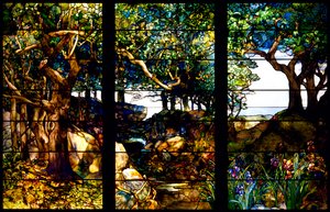 Eine bewaldete Landschaft in drei Tafeln von Louis Comfort Tiffany