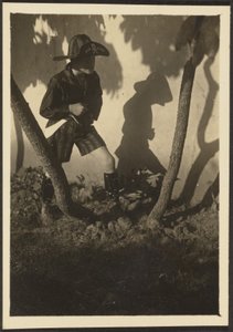 [Junge im Piratenkostüm] von Louis Fleckenstein