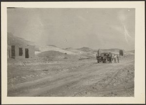 Auto in Landschaft von Louis Fleckenstein