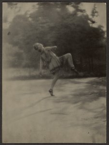 Tänzerin von Louis Fleckenstein