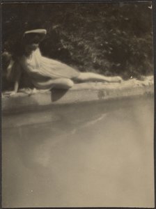 [Tänzerin am Gartenpool] von Louis Fleckenstein