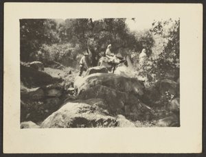 Figuren durchqueren Landschaft