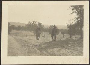 Figuren in ländlicher Landschaft von Louis Fleckenstein