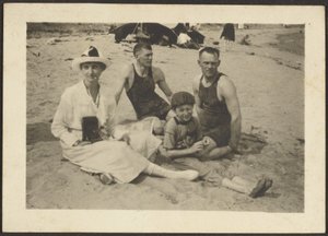 [Gruppe am Strand]