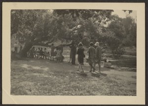 Gruppe im Park von Louis Fleckenstein