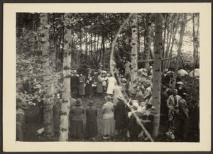 [Gruppe im Wald] von Louis Fleckenstein