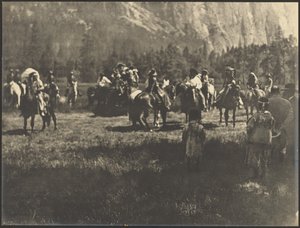 [Gruppe zu Pferd, darunter Ureinwohner in traditioneller Kleidung] von Louis Fleckenstein