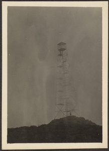[Landschaft mit Strommast]