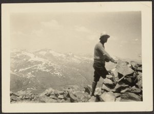 [Mann in bergiger Landschaft] von Louis Fleckenstein