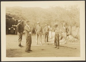 Männer auf dem Bauernhof von Louis Fleckenstein