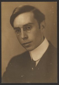 Porträt eines jungen Mannes mit Kneifer von Louis Fleckenstein